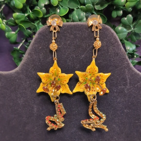 Rare LATR Tiger Lilly Sculpted Vintage Earrings - Picture 6 of 10
